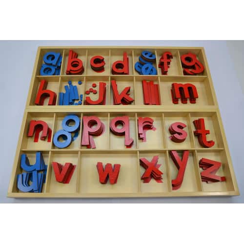 Alfabet med lösa bokstäver pedagogiskt spel flera spelare